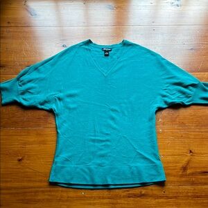 SML Design V-Neck Sweater